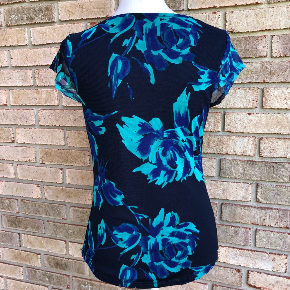 criss-cross neck top - Picture 3 of 3